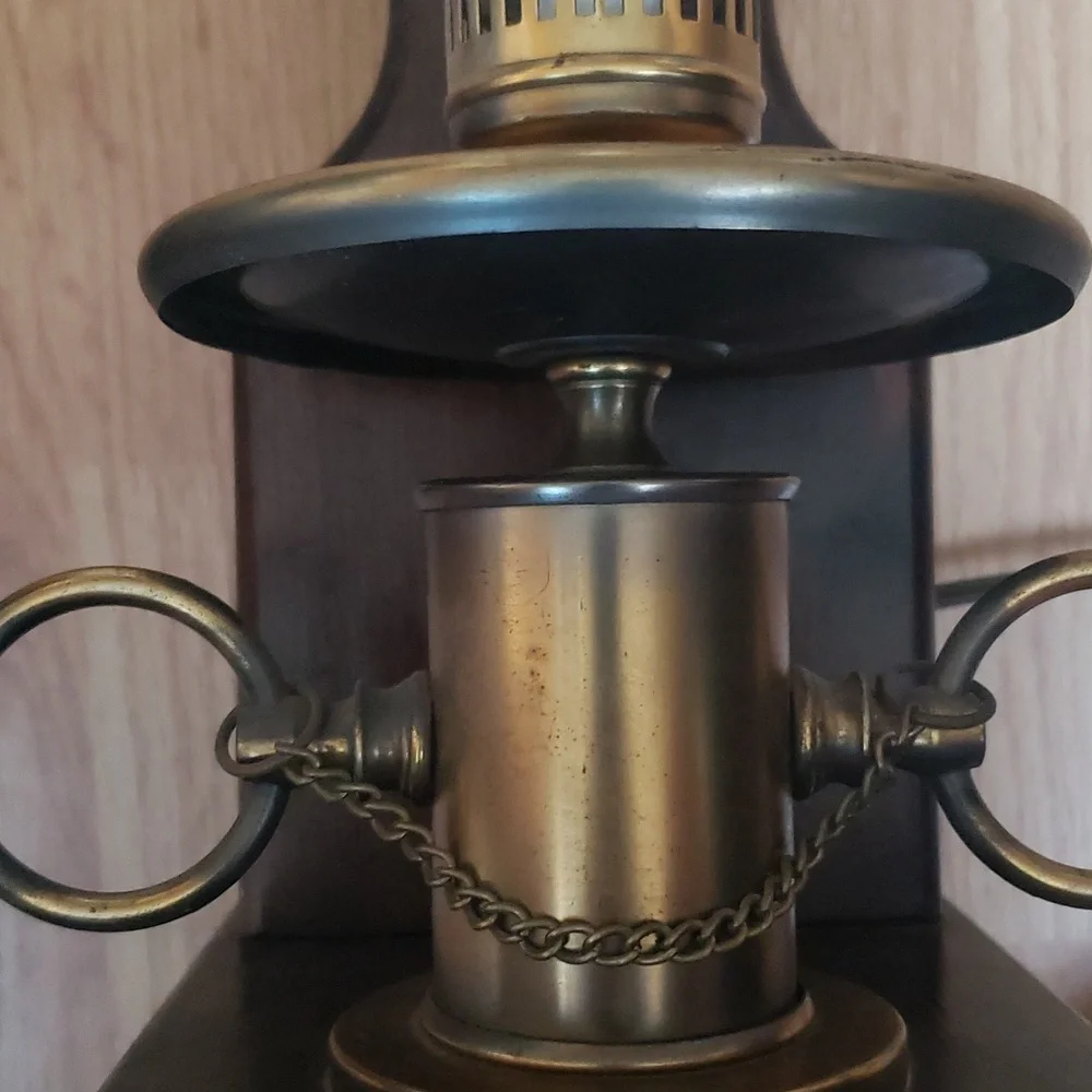 Vtg Ship's Wheel Wood & Brass Metal Electric Lamp